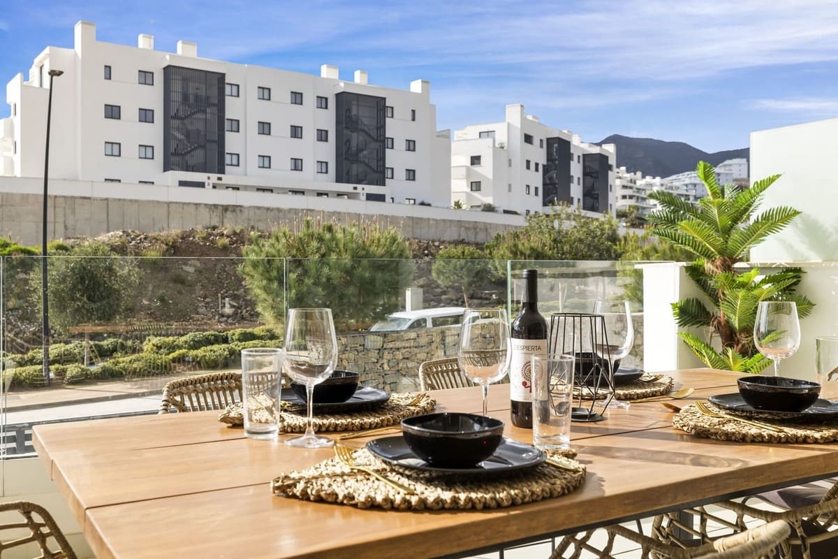 2 soverom Leilighet til salgs i Benalmadena med svømmebasseng garasje - € 530 000 (Ref: 9974178)