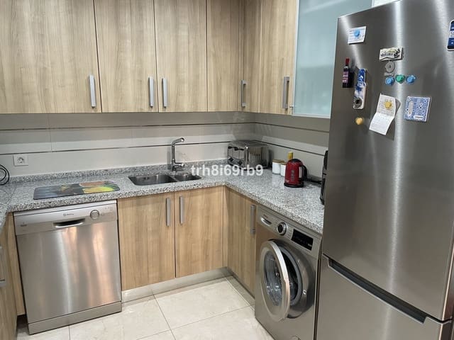 Pareado de 3 habitaciones en Estepona en venta con piscina - 550.000 € (Ref: 9974188)