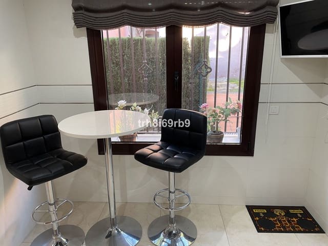 Pareado de 3 habitaciones en Estepona en venta con piscina - 550.000 € (Ref: 9974188)
