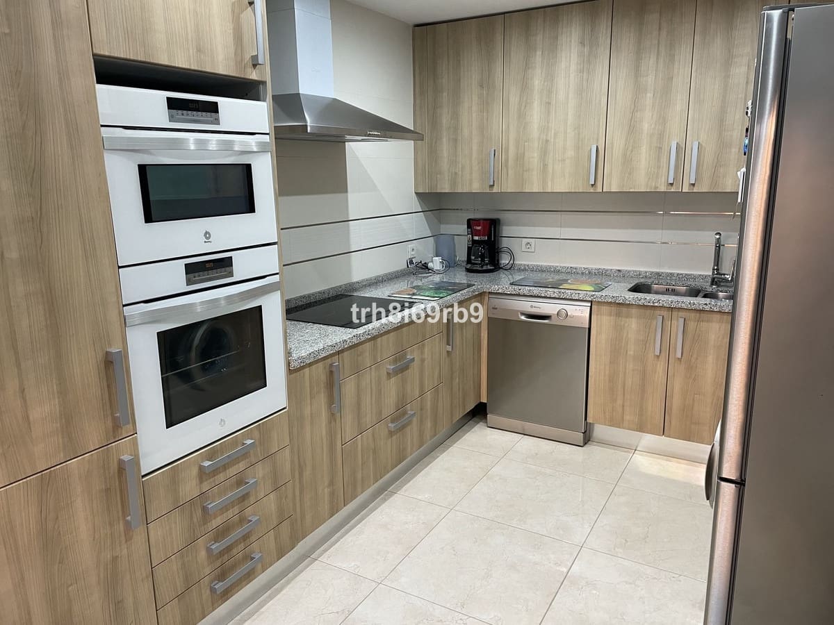 3 soveværelse Semi-Rækkehus til salg i Estepona med swimmingpool - € 550.000 (Ref: 9974188)