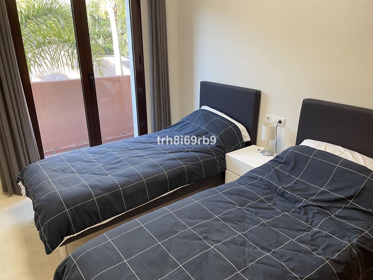 3 soveværelse Semi-Rækkehus til salg i Estepona med swimmingpool - € 550.000 (Ref: 9974188)