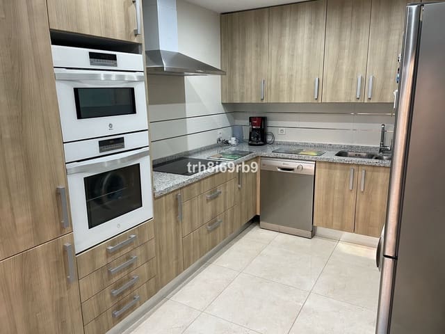 Pareado de 3 habitaciones en Estepona en venta con piscina - 550.000 € (Ref: 9974188)