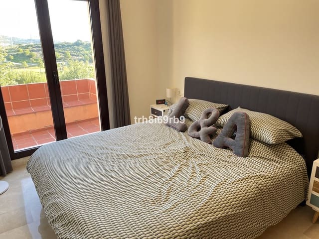 Pareado de 3 habitaciones en Estepona en venta con piscina - 550.000 € (Ref: 9974188)