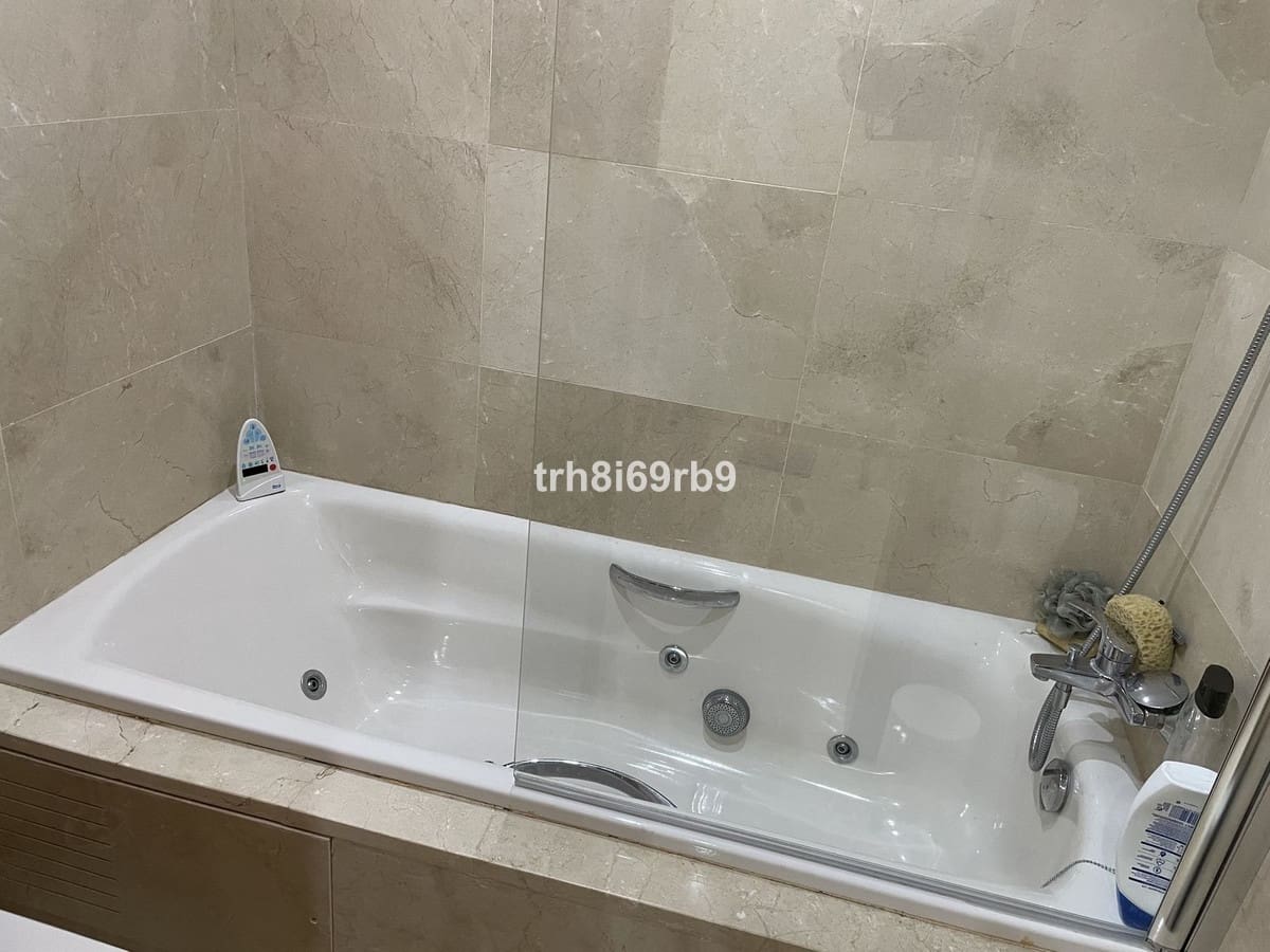 3 soveværelse Semi-Rækkehus til salg i Estepona med swimmingpool - € 550.000 (Ref: 9974188)