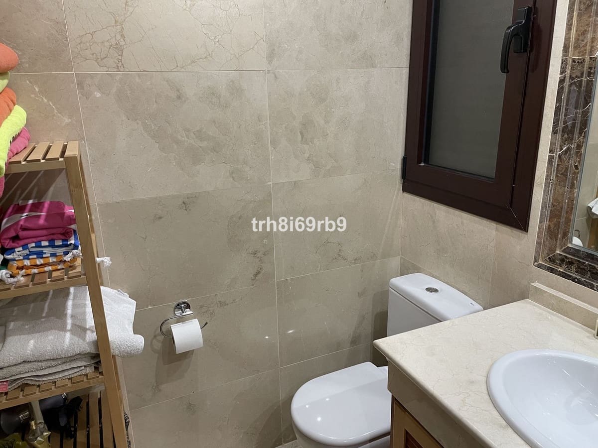 3 soveværelse Semi-Rækkehus til salg i Estepona med swimmingpool - € 550.000 (Ref: 9974188)