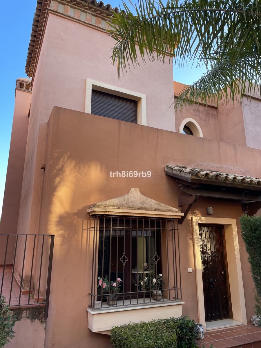 3 soveværelse Semi-Rækkehus til salg i Estepona med swimmingpool - € 550.000 (Ref: 9974188)