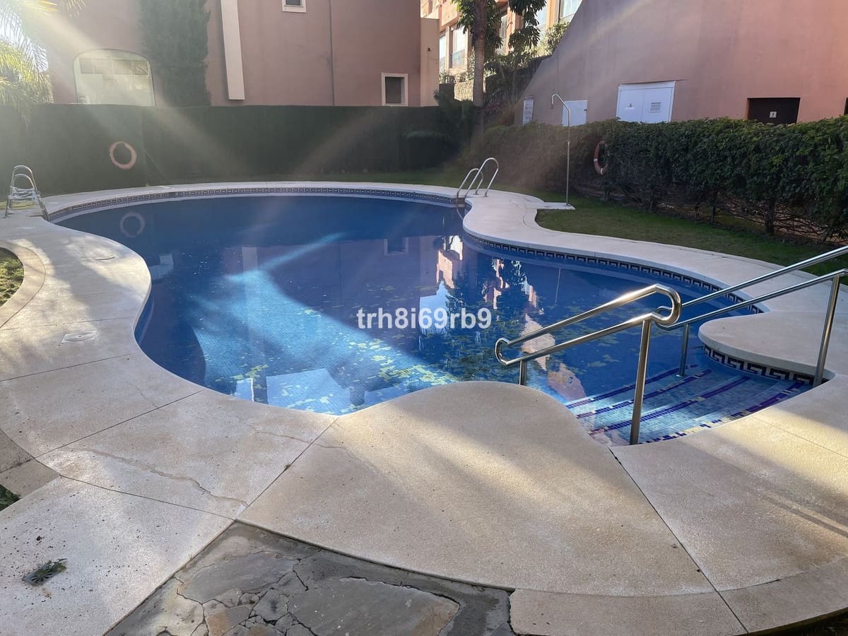 3 soveværelse Semi-Rækkehus til salg i Estepona med swimmingpool - € 550.000 (Ref: 9974188)