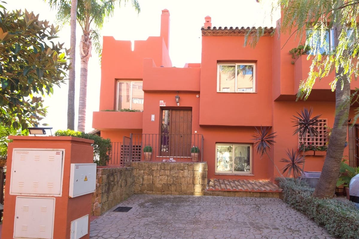 4 quarto Casa em Banda para venda em Manilva com piscina - 539 000 € (Ref: 9974190)