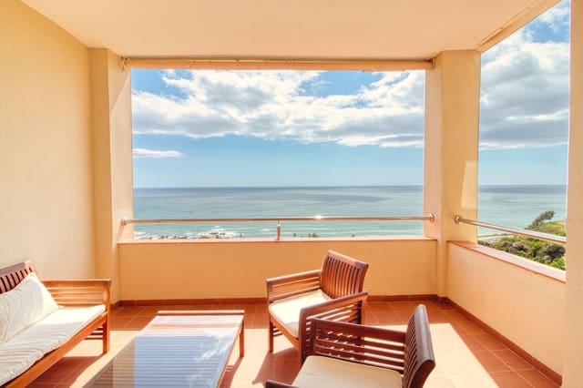 Apartamento de 3 habitaciones en Manilva en venta con piscina - 490.000 € (Ref: 9974191)
