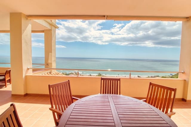 Apartamento de 3 habitaciones en Manilva en venta con piscina - 490.000 € (Ref: 9974191)