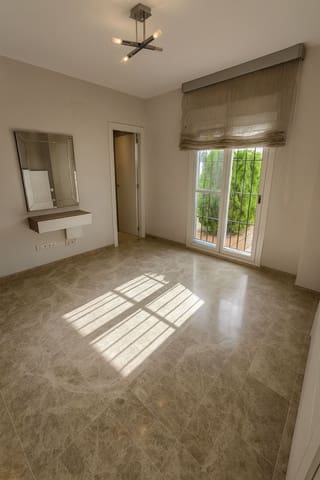 2 soverom Leilighet til salgs i Nueva Andalucia, Marbella med svømmebasseng garasje - € 570 000 (Ref: 9974194)