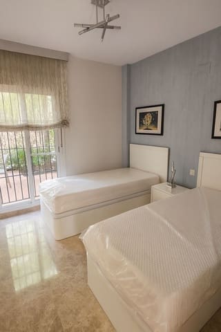 2 soverom Leilighet til salgs i Nueva Andalucia, Marbella med svømmebasseng garasje - € 570 000 (Ref: 9974194)