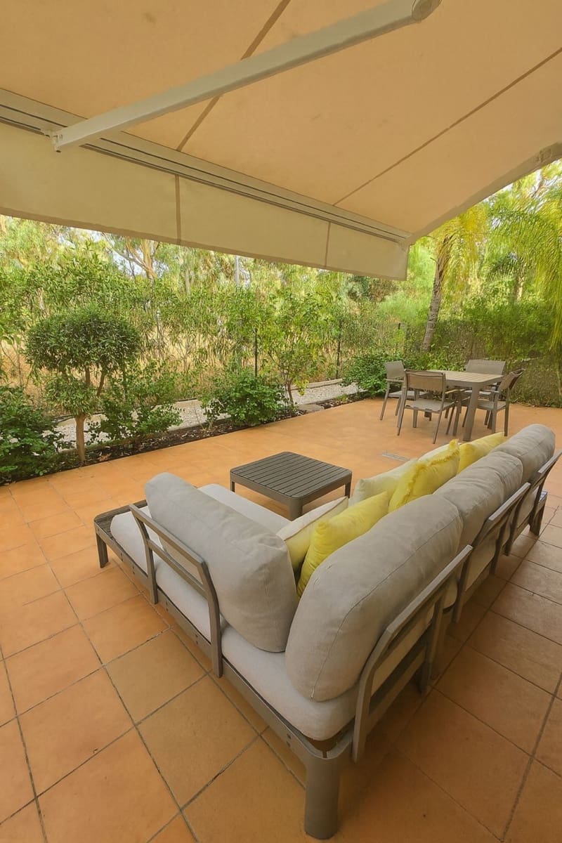2 soverom Leilighet til salgs i Nueva Andalucia med svømmebasseng garasje - € 570 000 (Ref: 9974194)