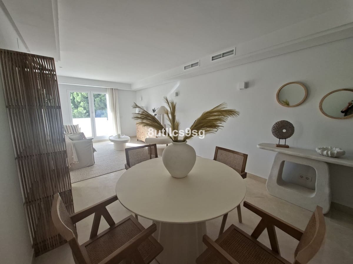 2 soveværelse Lejlighed til salg i Aloha Golf med swimmingpool - € 560.000 (Ref: 9974198)