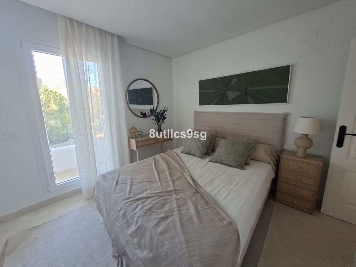 2 soveværelse Lejlighed til salg i Aloha Golf med swimmingpool - € 560.000 (Ref: 9974198)