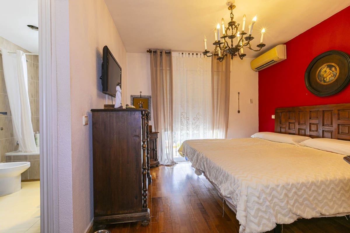 4 bedroom Townhouse for sale in Marbella with pool - € 550,000 (Ref: 9974202)