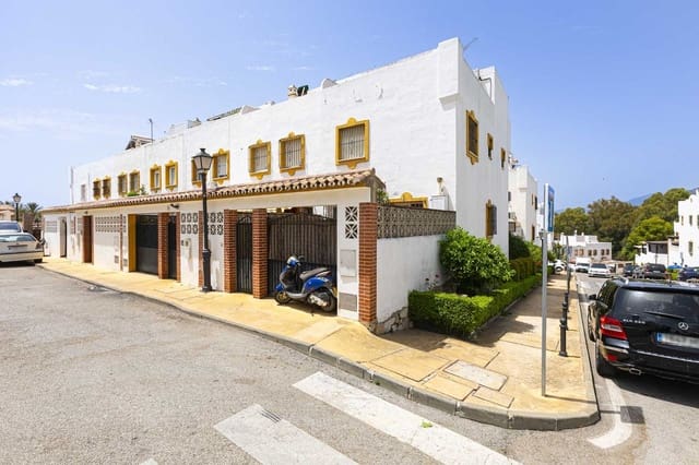4 bedroom Townhouse for sale in Marbella with pool - € 550,000 (Ref: 9974202)