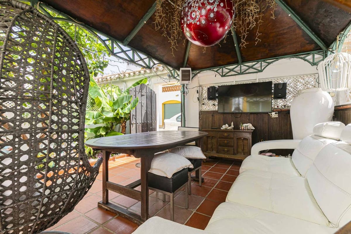 4 bedroom Townhouse for sale in Marbella with pool - € 550,000 (Ref: 9974202)