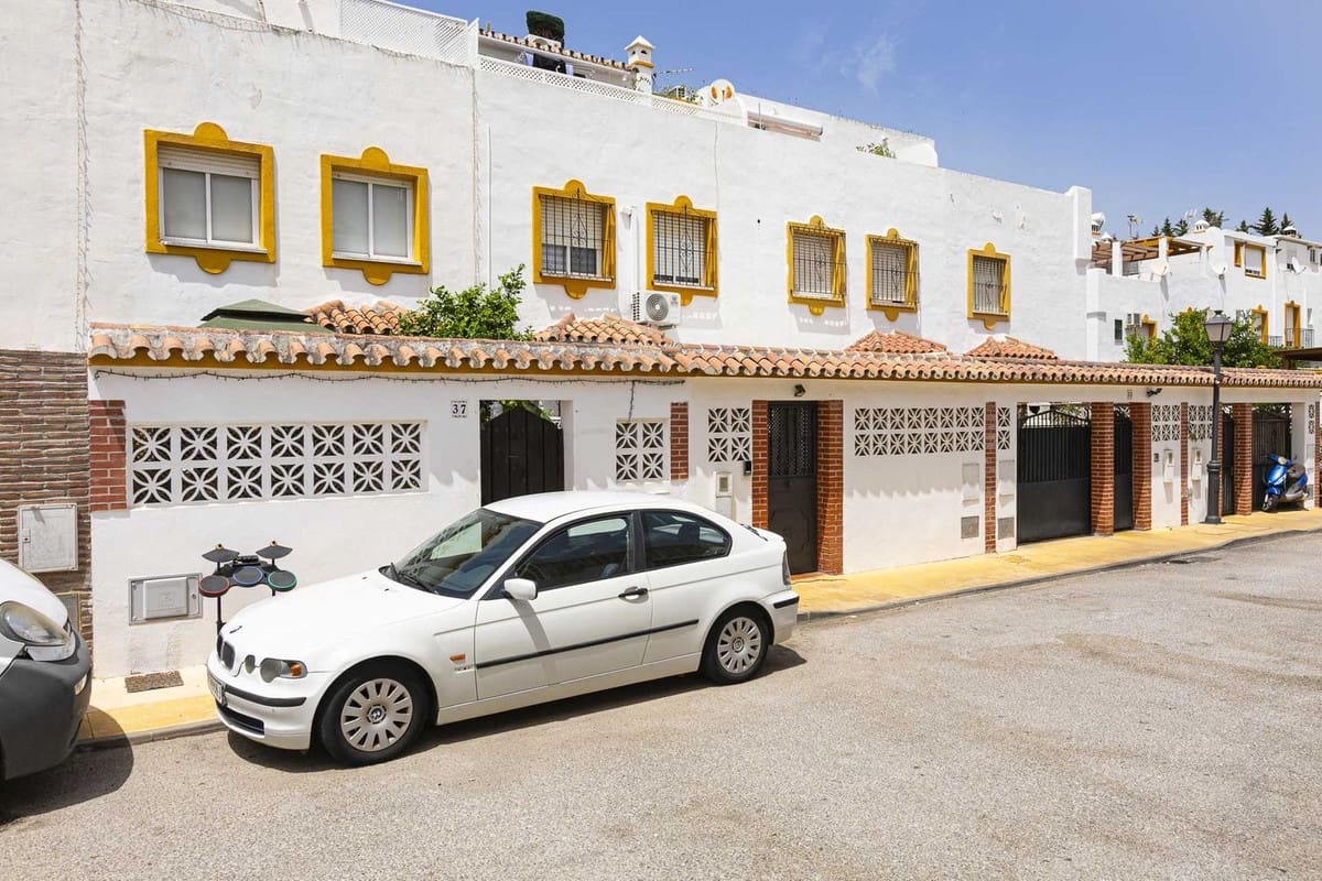 4 bedroom Townhouse for sale in Marbella with pool - € 550,000 (Ref: 9974202)
