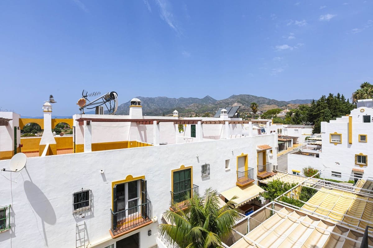 4 bedroom Townhouse for sale in Marbella with pool - € 550,000 (Ref: 9974202)