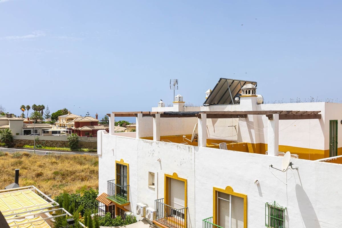 4 bedroom Townhouse for sale in Marbella with pool - € 550,000 (Ref: 9974202)