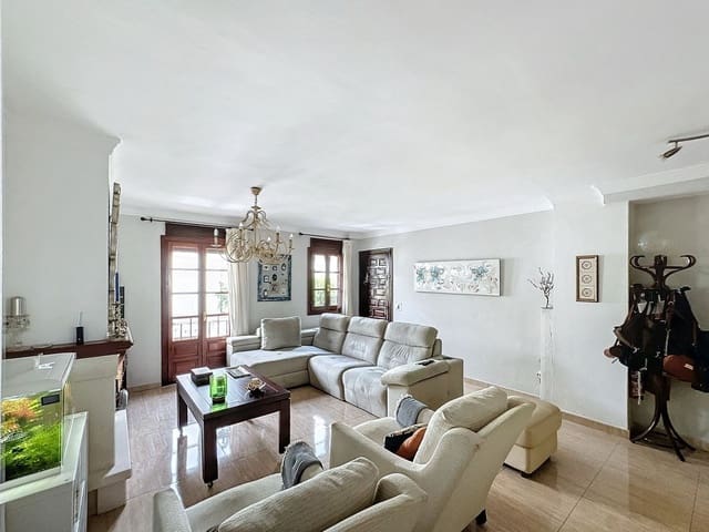 5 soverom Kjedet enebolig til salgs i Estepona - € 565 000 (Ref: 9974203)