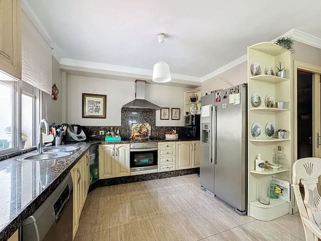 5 soverom Kjedet enebolig til salgs i Estepona - € 565 000 (Ref: 9974203)