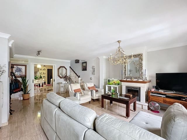 5 soverom Kjedet enebolig til salgs i Estepona - € 565 000 (Ref: 9974203)