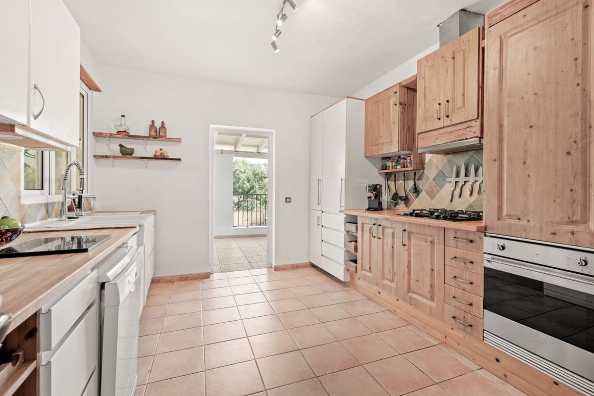 3 soverom Finca/Herregård til salgs i Estepona med svømmebasseng - € 550 000 (Ref: 9974204)