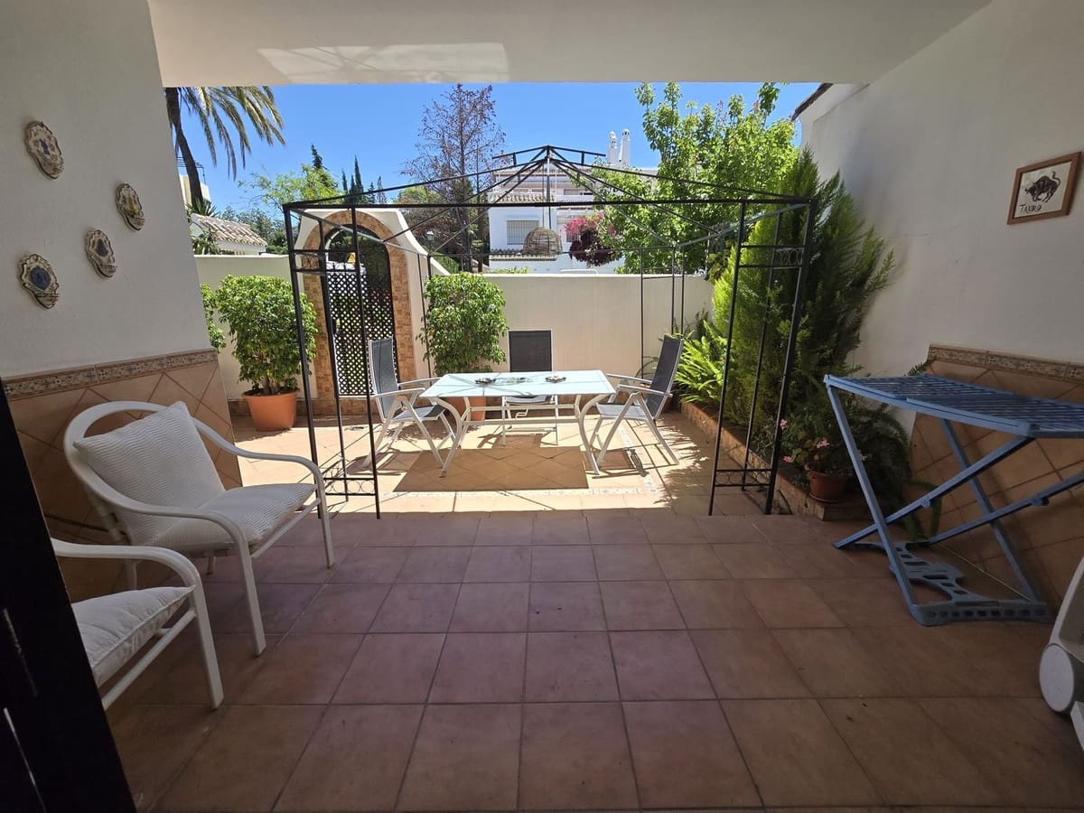 Apartamento de 2 habitaciones en Marbella en venta con piscina - 560.000 € (Ref: 9974206)