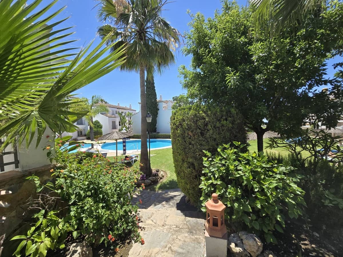 Apartamento de 2 habitaciones en Marbella en venta con piscina - 560.000 € (Ref: 9974206)