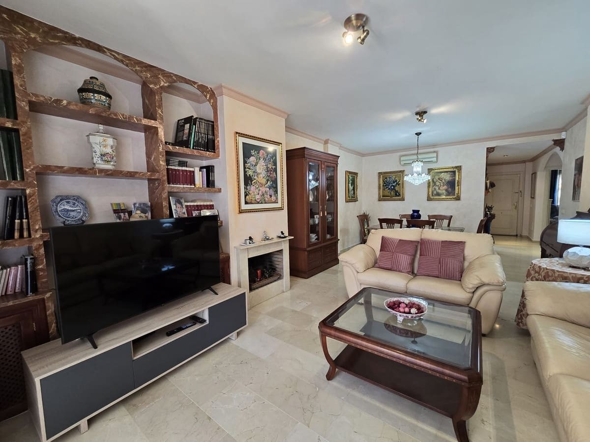 Apartamento de 2 habitaciones en Marbella en venta con piscina - 560.000 € (Ref: 9974206)