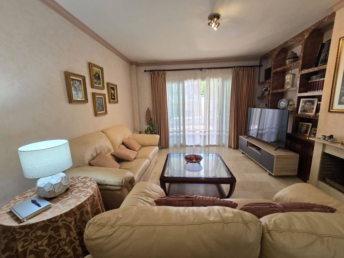 Apartamento de 2 habitaciones en Marbella en venta con piscina - 560.000 € (Ref: 9974206)