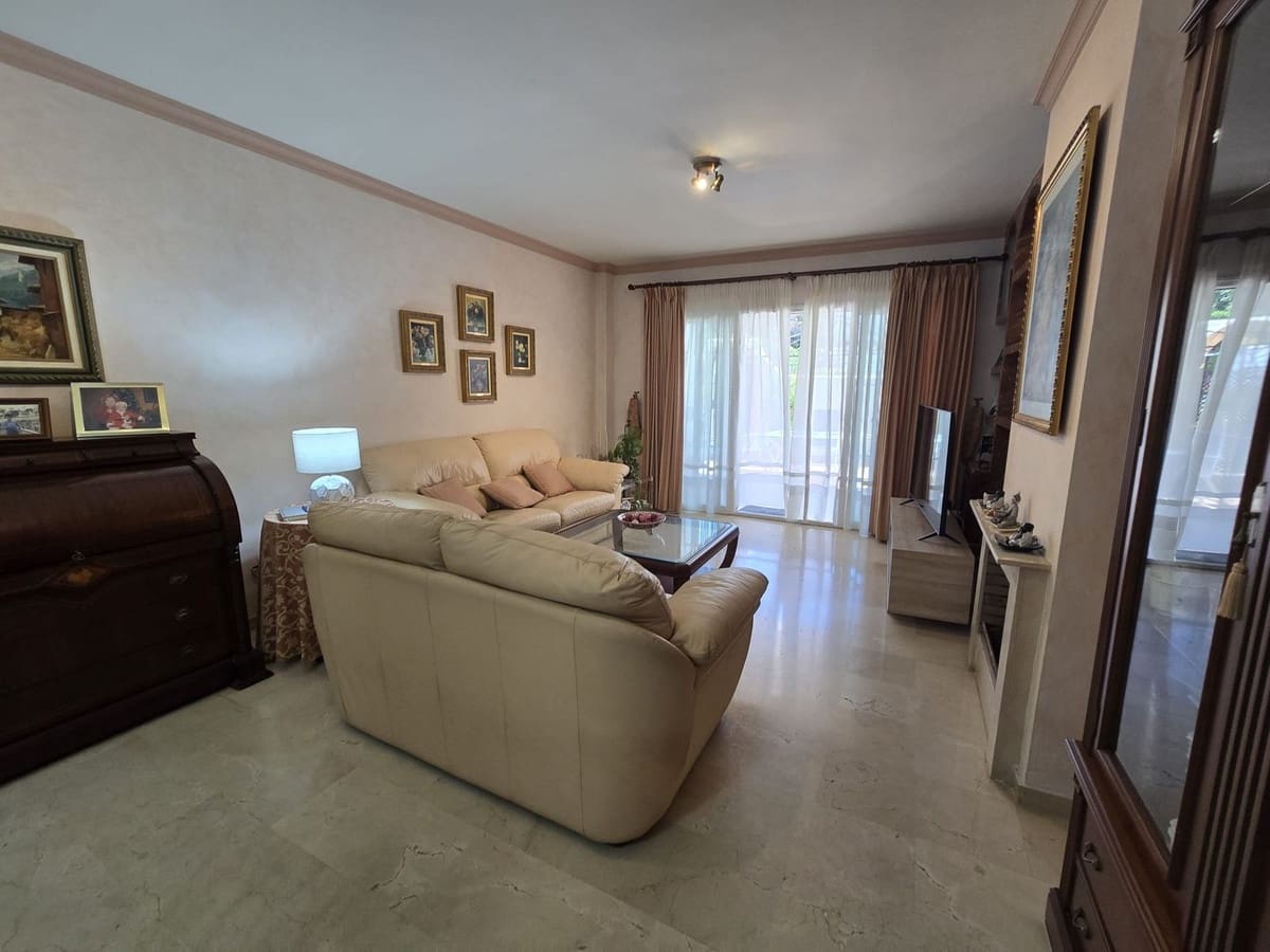 Apartamento de 2 habitaciones en Marbella en venta con piscina - 560.000 € (Ref: 9974206)