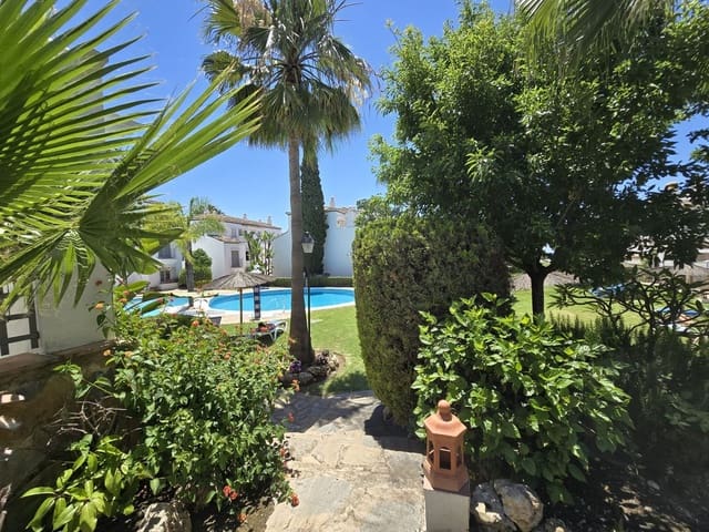 Apartamento de 2 habitaciones en Marbella en venta con piscina - 560.000 € (Ref: 9974206)
