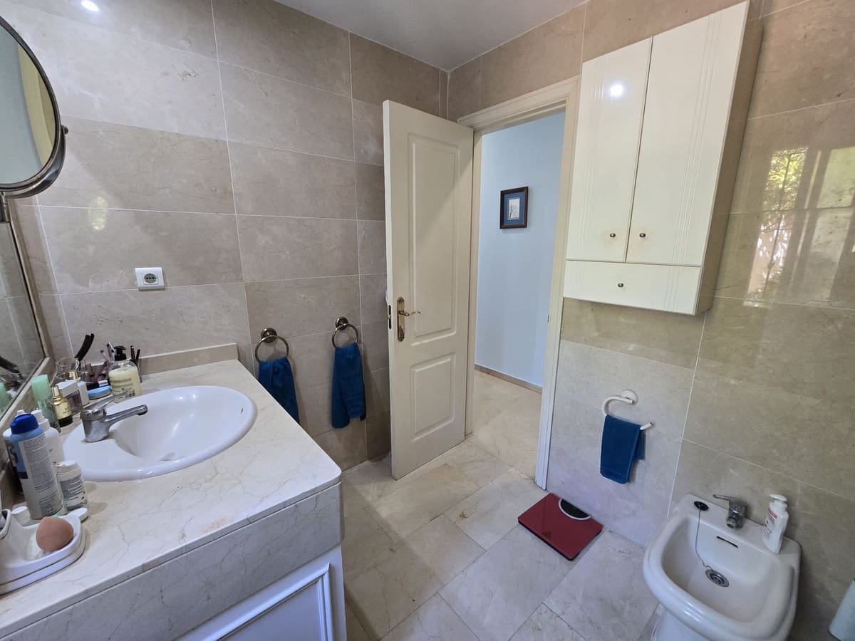 Apartamento de 2 habitaciones en Marbella en venta con piscina - 560.000 € (Ref: 9974206)