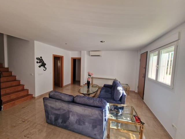Chalet de 5 habitaciones en Manilva en venta con piscina garaje - 550.000 € (Ref: 9974208)