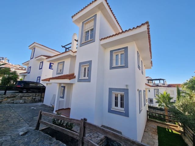 Chalet de 5 habitaciones en Manilva en venta con piscina garaje - 550.000 € (Ref: 9974208)