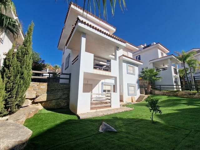 Chalet de 5 habitaciones en Manilva en venta con piscina garaje - 550.000 € (Ref: 9974208)
