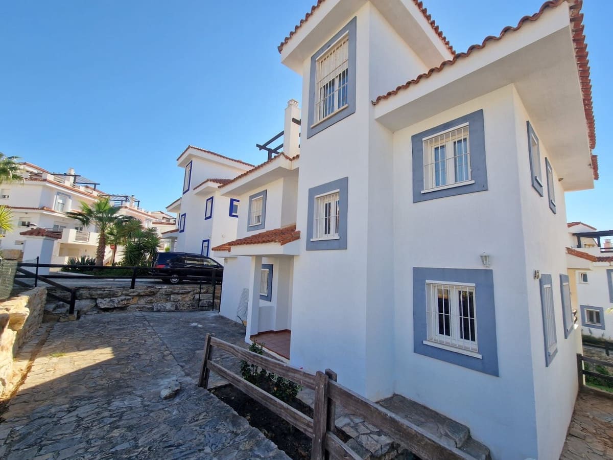Chalet de 5 habitaciones en Manilva en venta con piscina garaje - 550.000 € (Ref: 9974208)