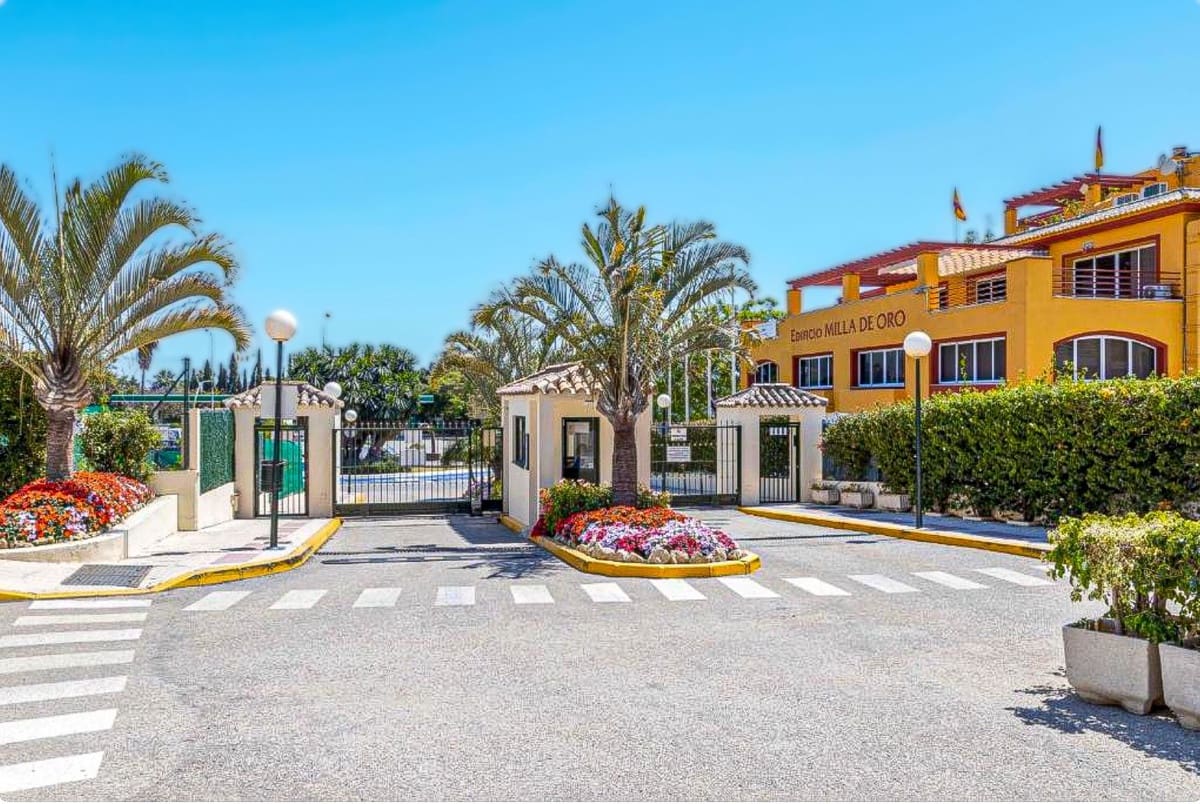 1 chambre Appartement à vendre à Marbella avec piscine - 420 000 € (Ref: 9974210)