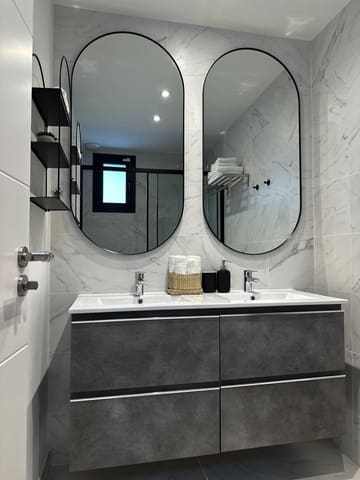 2 soverom Leilighet til salgs i Puerto de Estepona, Estepona med svømmebasseng - € 575 000 (Ref: 9974211)
