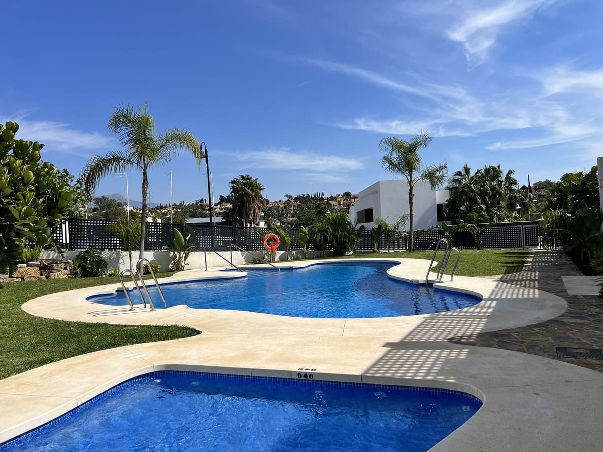 Casa de 3 habitaciones en El Paraiso en venta con piscina - 495.000 € (Ref: 9974214)