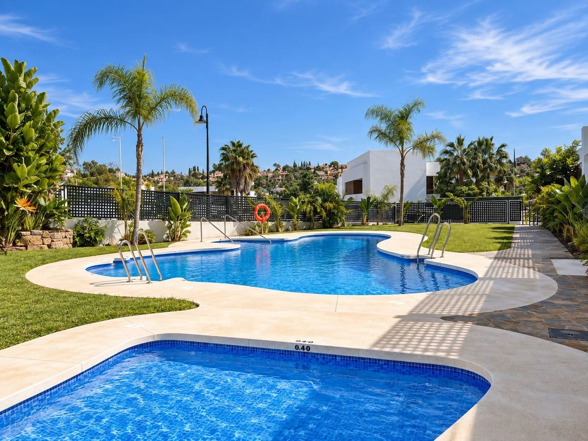 3 bedroom Townhouse for sale in El Paraiso with pool - € 495,000 (Ref: 9974214)