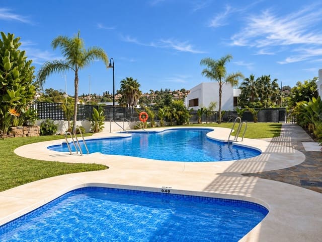 3 bedroom Townhouse for sale in El Paraiso, Estepona with pool - € 495,000 (Ref: 9974214)