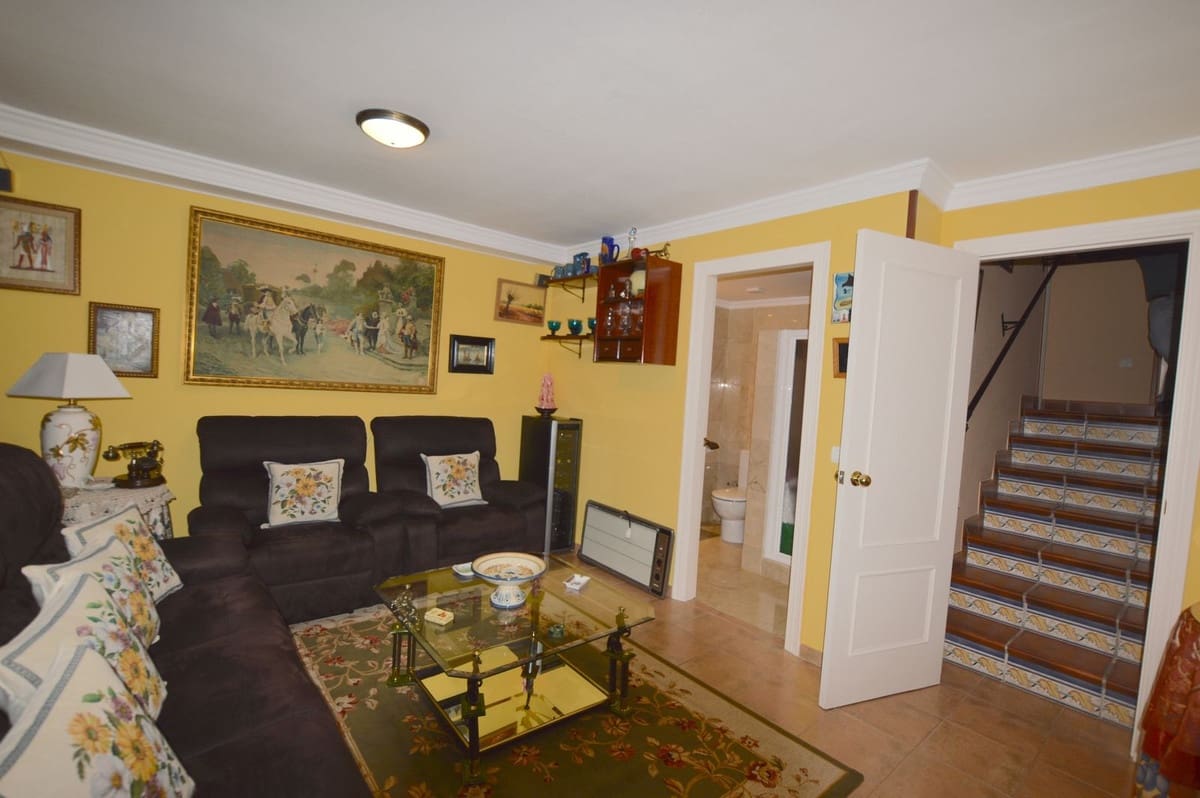 4 soverom Hus til salgs i Los Monteros med svømmebasseng - € 550 000 (Ref: 9974221)