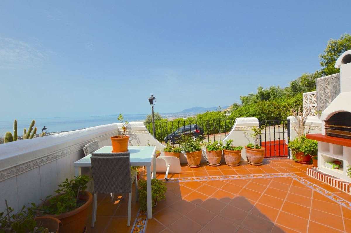 4 soverom Hus til salgs i Los Monteros med svømmebasseng - € 550 000 (Ref: 9974221)