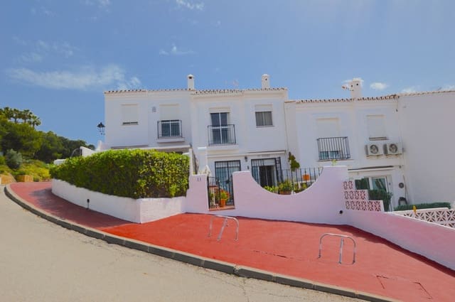 4 slaapkamer Huis te koop in Los Monteros, Marbella met zwembad - € 550.000 (Ref: 9974221)