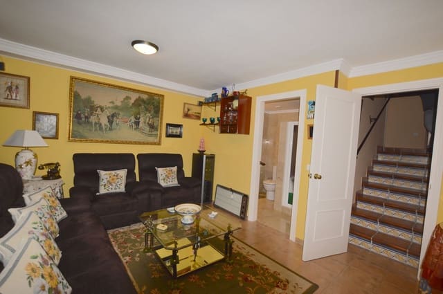 4 slaapkamer Huis te koop in Los Monteros, Marbella met zwembad - € 550.000 (Ref: 9974221)