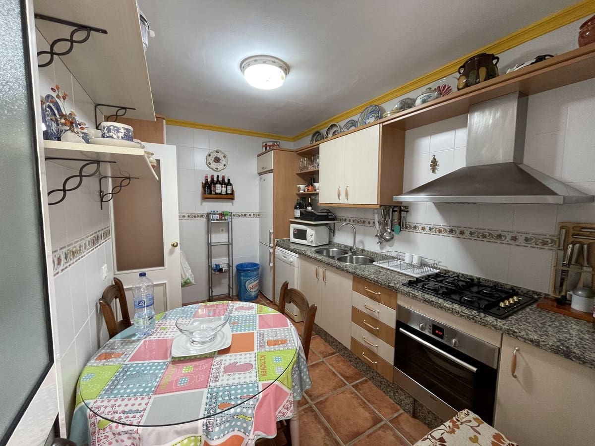 4 soverom Hus til salgs i Los Monteros med svømmebasseng - € 550 000 (Ref: 9974221)
